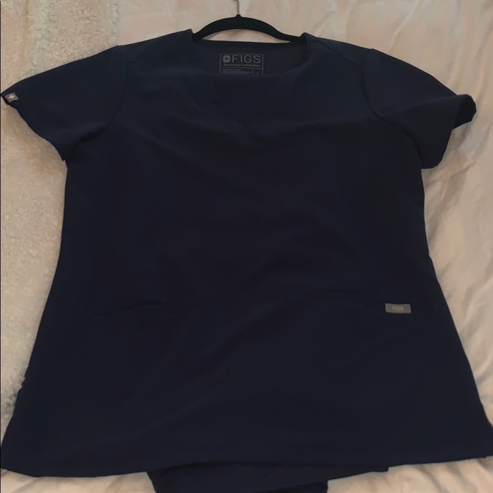 *NEVER WORN* FIGS scrub top